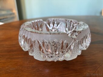 Velký těžký broušený popelník - 2