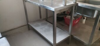 Nerezový stůl na výdej/příjem - 2