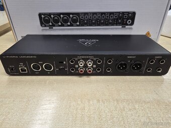 Zvukovka Behringer U-Phoria UMC404HD - 2