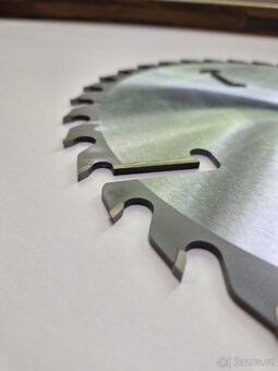 KOTOUČ NA DŘEVO
Počet zu - 2