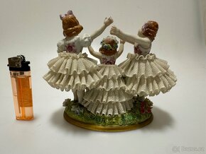 Porcelánová soška s krinolínou - 2