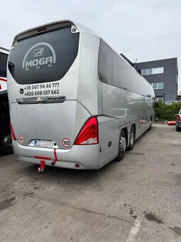 Autobus se nachází ve městě Praha. Všechno funguje. Má 48 + - 2