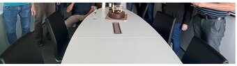 Konferenční stůl s otočným zásuvkovým panelem - 2