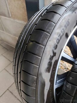 Krásné originál Toyota alu kola plus zánovní pneumatiky - 2