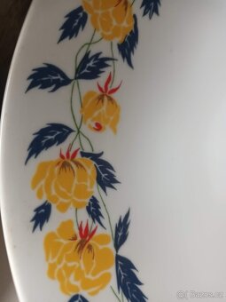 Porcelánový talíř květovaný - 2