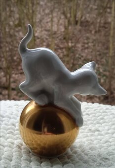 Porcelánová soška kočka na zlaté kouli, Rosenthal - 2