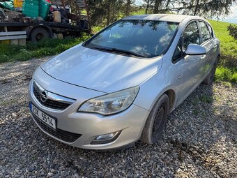 Opel Astra J 1.4 16v 74 kw r.v. 2010 - 2