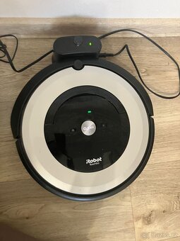 Prodám iRobot Roomba e5 silver - 2