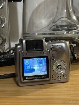 Skvělý funkční digitalní foťak kodak easyshare Z740 - 2