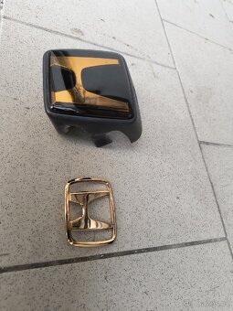 Honda CR-V Gold emblem - 2