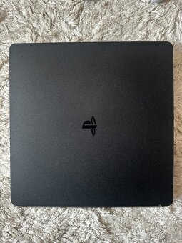 Herní konzole PlayStation 4 Slim 1TB + 2 ovladače - 2