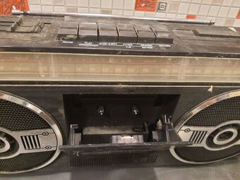 Kazetový magnetofon s rádiem Philips - 2