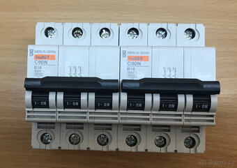 Třífázové jističe MERLIN GERIN - čtyři kusy. - 2