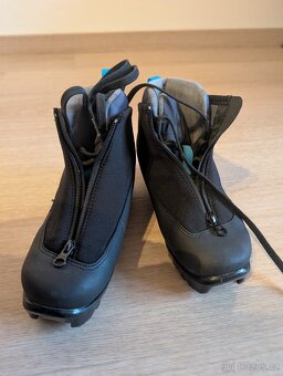 Dětské běžky 130 cm a boty 34 a 21,3 cm,vázání NNN,hůlky - 2