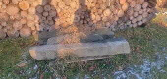 Kamenné sloupky - 2