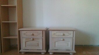 prodám velkou šatní skříň,tři komody,rozkládací stůl,police - 2