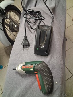 Aku šroubovak Bosch,nabijecka 500kc - 2