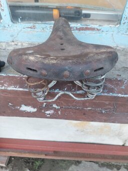 Staré odpružené sedla - 2