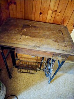 Šicí stroj Lada - 2