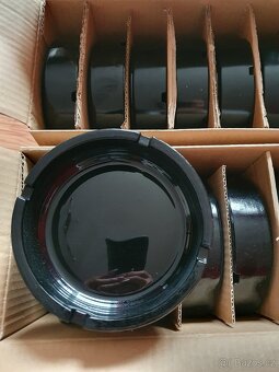 Popelníky. Nové - 2