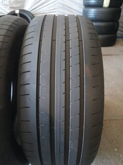 2xletní pneu 235/45/18 Goodyear. - 2