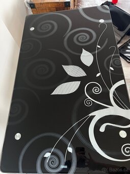 Jídelní stůl + 4 židle - 2