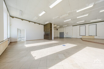 Pronájem obchodních prostor 299 m² ve Starém Městě - 2