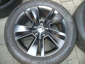 u original černé ŠKODA Karoq Goodyear 17" 90% - 2