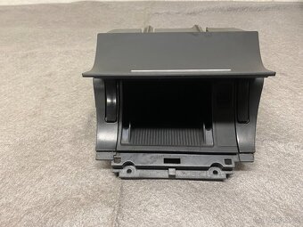 ŠKODA OCTAVIA 2 2004-2013 - POPELNÍK ČERNÝ 1Z1 863 077 A - 2