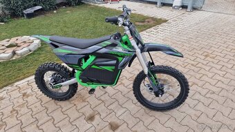 Dětská elektrická motorka pitbike MRM EcoPit 5000W 72V, kola - 2