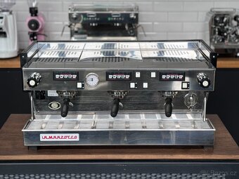Kávovar La Marzocco Linea Classic 3AV (NEREPASOVÁN, FUNKČNÍ) - 2