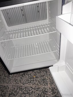 Prodám ledničku na 12v, plyn ,220v - 2