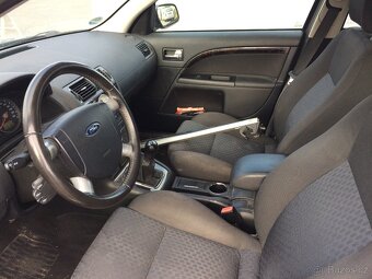 Ford Mondeo kombi 2.0 TDCI Ghia na náhradní díly - 2