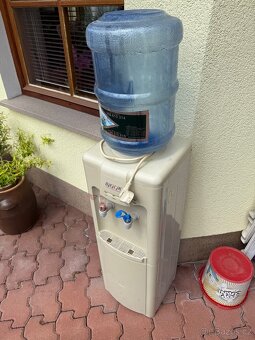 Výdejník na vodu. Zdarma - 2