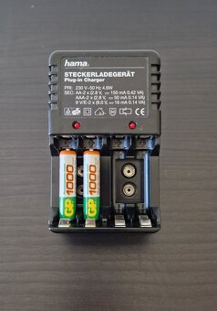 Nabíječka HAMA na AA, AAA a 9V baterie - 2