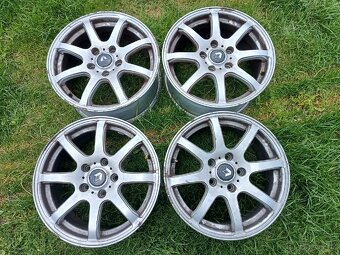 ALU kola 5x114.3 R16 J7 et 45 díra 72,6 s pokličkami Renault - 2