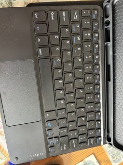 Pouzdro s BT klávesnici a myši pro iPad 9 - 2