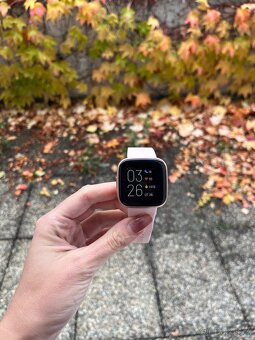 Fitbit Versa 2 růžové - 2