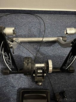 Trenažér na silniční kolo Force - 2