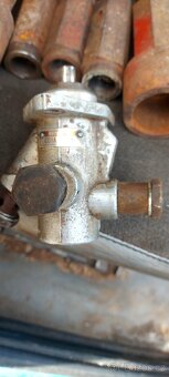 Tatra 148 podavaci pumpa - 2