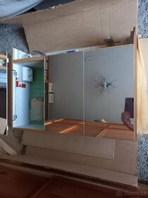 Koupelnová skříňka - 2