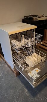 Myčka nádobí Whirlpool prodám - 2