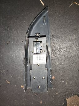 Škoda Fabia I Panel ovládání oken (řidič) - 2