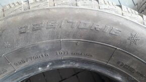 Prodám zimní pneu 225/70R 16 - 2
