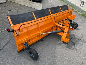 Čelní sněhová radlice s technickým osvědčením. - 2