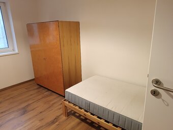 Prodám starožitné skříně - 2