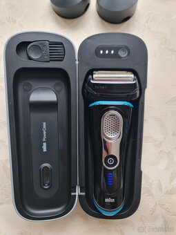 Holicí strojek Braun Series 9+nabíjecí pouzdro - 2