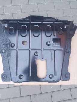 Dacia Duster 2 kryt motoru - 2