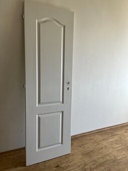 Prodám plné interiérové levé bílé dveře 64,6 cm Claudius - 2