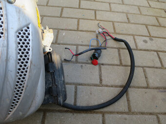motor ze sekačky - 2